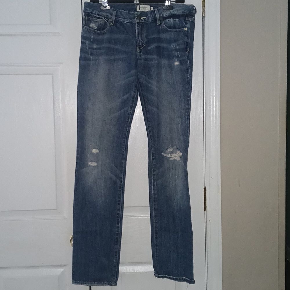Abercrombie & Fitch Erin distressed  jeans  Sz 8L EUC